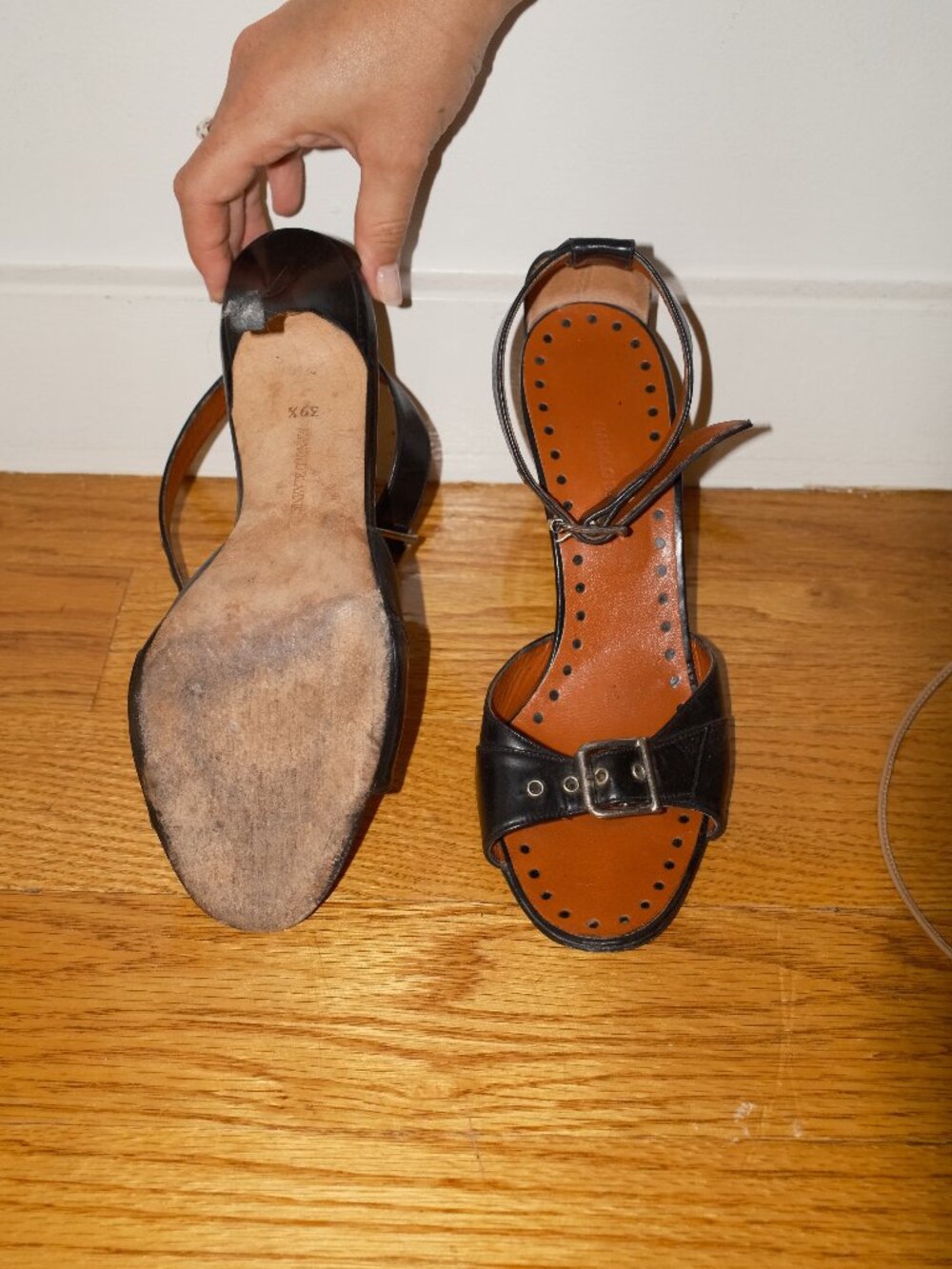 Buckle Manolo Blahnik - Picture 4 of 5